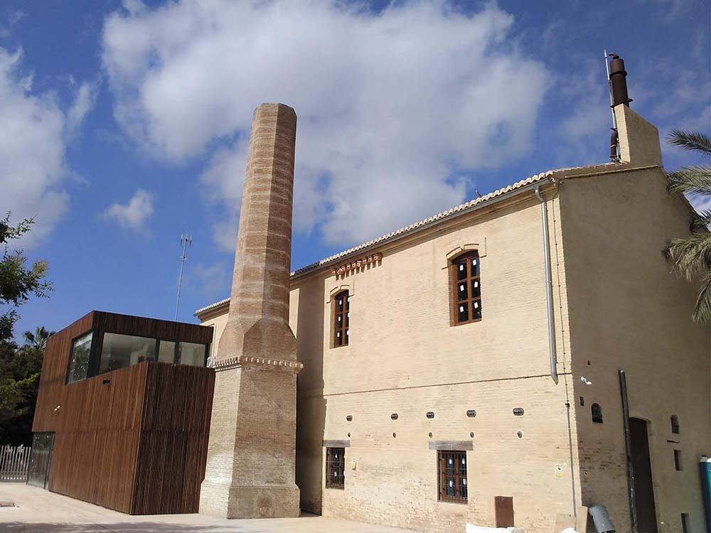 Rehabilitación del antiguo almacén de aceite del parque de Marxalenes, para centro cívico y cultural para personas mayores y museo del aceite